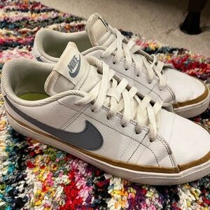 Women’s Nike legacy